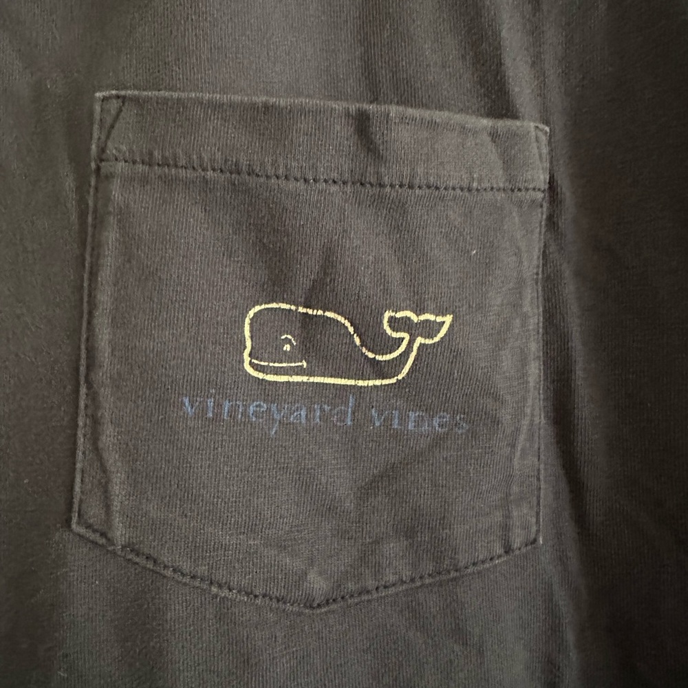 Vineyard Vines tshirt